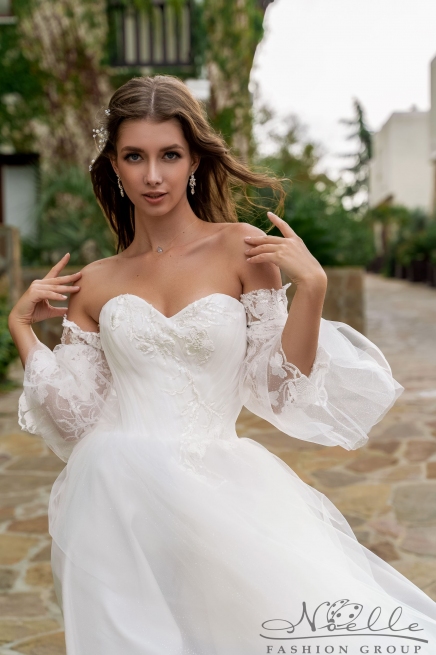 Свадебное платье пышное а-силуэт 